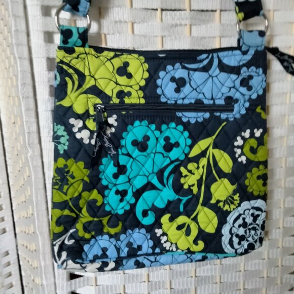 Vera Bradley Hipster "where's Mickey " Purse like new, no tags - Picture 2 of 7